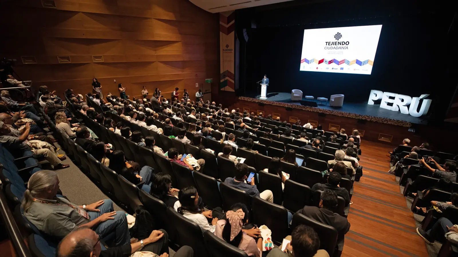Tejiendo ciudadanía: un diálogo colectivo para el Perú democrático que queremos